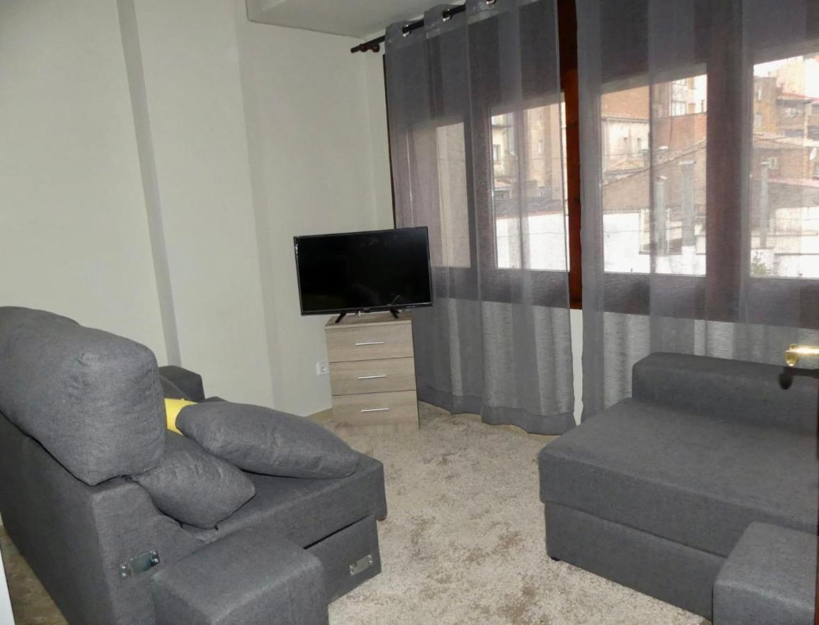 Apartament Encantador Al Centre De Vic Aptgarbi Bagian luar foto