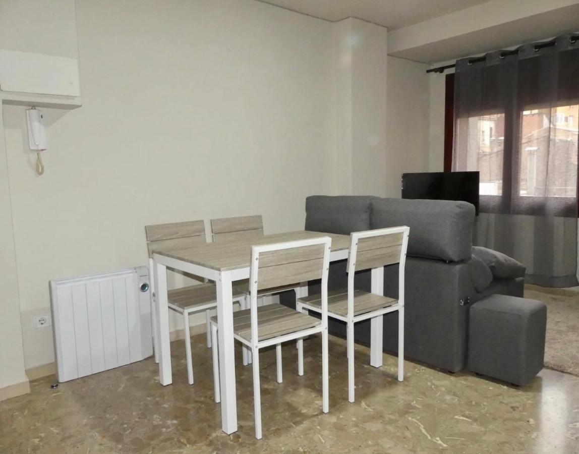 Apartament Encantador Al Centre De Vic Aptgarbi Bagian luar foto